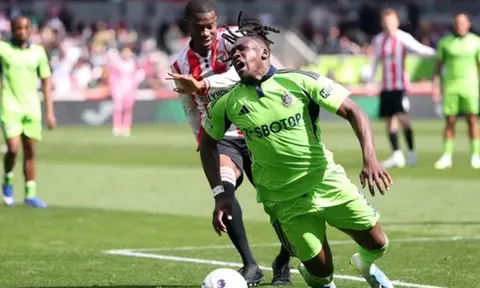 Trọng tài bị tố thiên vị Fulham, xử ép Lisandro Martinez