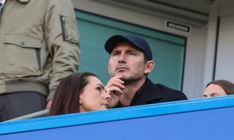 CĐV Chelsea gọi tên Lampard sau trận thua MU