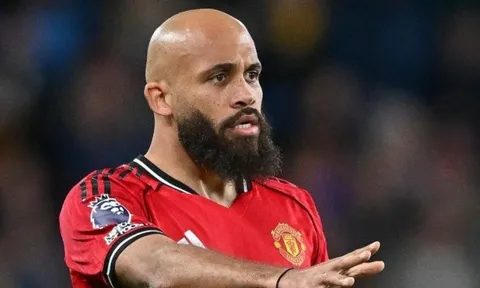 Bryan Mbeumo lạc lõng trong ngày vui của Man Utd