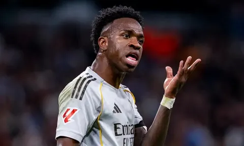 Miranda phũ phàng chê Vinicius còn kém xa Neymar