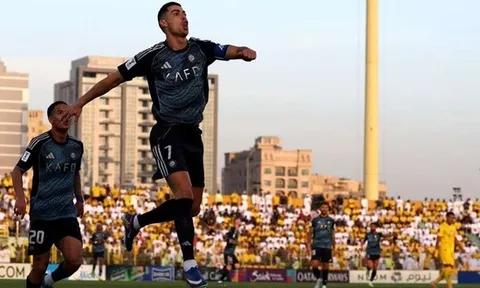 Ronaldo nổ súng giúp Al Nassr hủy diệt Al Wasl 4-0