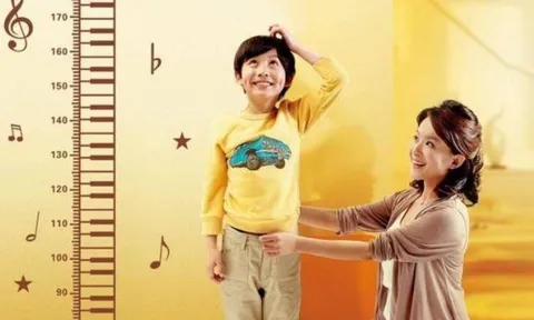 Bố mẹ thấp, con vẫn có thể cao thêm vài cm nếu làm đúng 3 điều này