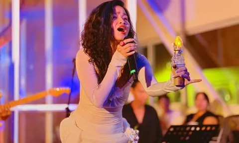 Ca sĩ Đồng Lan và biểu tượng sợi len đỏ: "Không có cuộc gặp gỡ nào là ngẫu nhiên"