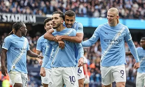 Hạ gục Arsenal, Man City phả hơi nóng vào cuộc đua vô địch