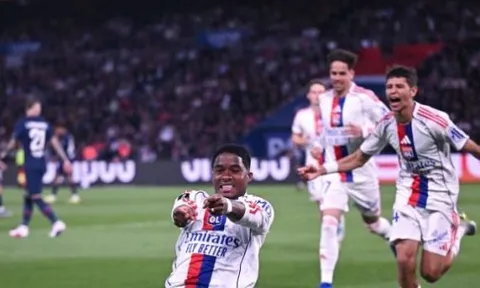 Endrick rực sáng giúp Lyon khiến PSG ôm hận tại sân nhà