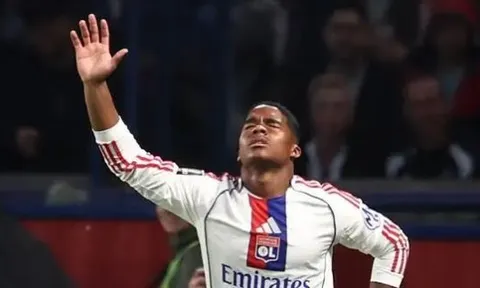 Hakimi dằn mặt Endrick vì điệu nhảy khiêu khích fan PSG