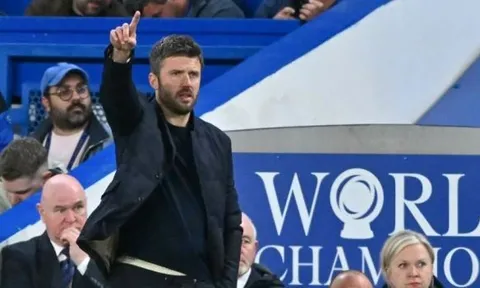 Carrick giải bài toán hàng công nhờ 'tam tấu' của Man Utd
