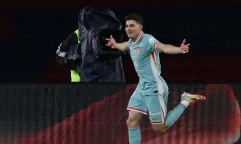 Tin đồn chuyển nhượng tối 20/4: Arsenal đấu Barca vụ Alvarez; MU săn sao 60 triệu bảng