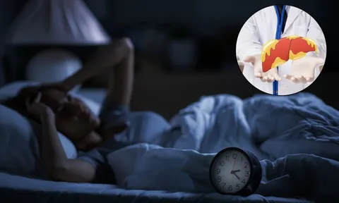 5 dấu hiệu thường xuyên xuất hiện vào buổi tối cảnh báo gan nhiễm mỡ