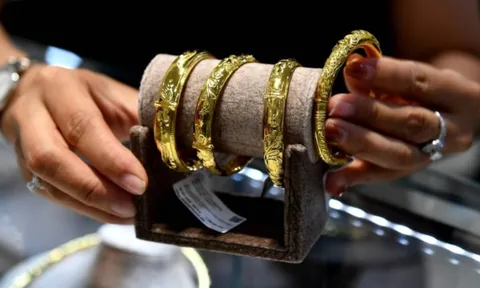 Giá vàng hôm nay 20/4/2026: Bật tăng mạnh sau cú lao dốc, SJC giảm 700.000 đồng/lượng