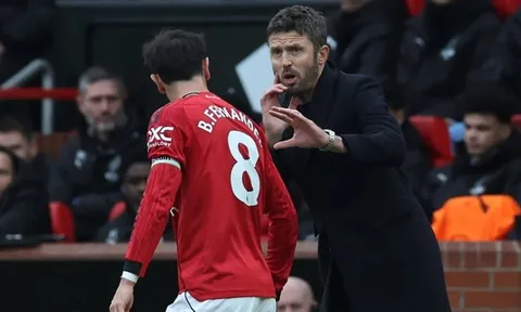 Michael Carrick giải phóng Bruno Fernandes khỏi sai lầm của Amorim