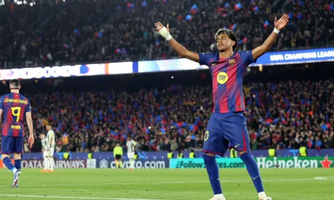 Ruud Gullit lo ngại Lamine Yamal bị Barca vắt kiệt sức
