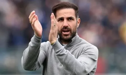 Como chốt tương lai Fabregas trước tin đồn dẫn dắt Chelsea