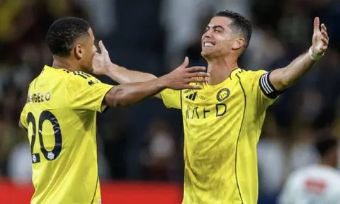 Ronaldo sáng cửa lập cú đúp danh hiệu cùng Al Nassr