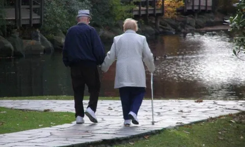 Khi về già: Cha mẹ khôn ngoan không nói 3 điều này với con cái, đặc biệt là điều đầu tiên