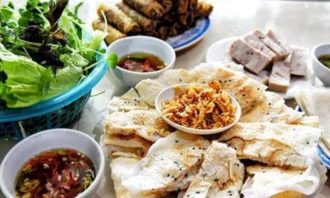 12 món ăn vặt nổi tiếng vạn người mê ở Đà Nẵng, đến đây nhất định phải thử, cầm 20.000 đồng mua được nhiều món