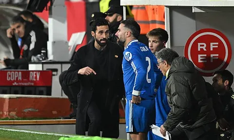 Sự tàn nhẫn của Arbeloa đe dọa vé dự World Cup của Carvajal