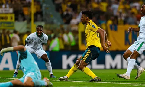 Ronaldo im lặng, Coman rực sáng đưa Al Nassr vào chung kết