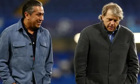 Rosenior rời ghế không giúp Chelsea giải quyết mớ hỗn độn của giới chủ