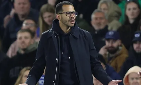 Chelsea sa thải Liam Rosenior và đối mặt án đền bù 24 triệu bảng