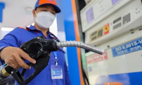 Giá xăng hôm nay giảm về dưới 23.000 đồng/lít: Diễn biến mới nhất khiến người dân bất ngờ