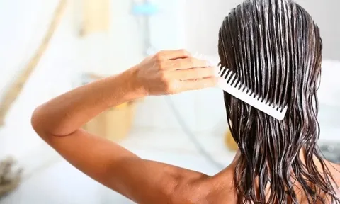 Gội đầu buổi sáng hay buổi tối: Chọn sai thời điểm có thể khiến tóc nhanh hư tổn