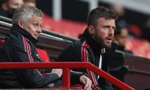 Carrick lên tiếng về việc bị coi là bản sao của Solskjaer