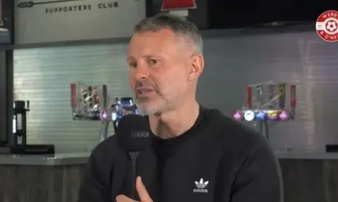 Giggs khen Adam Wharton trông giống một cầu thủ MU
