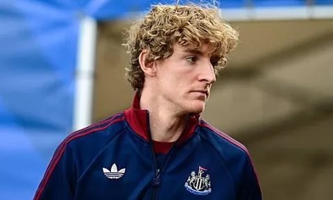 Newcastle mất Anthony Gordon ở trận gặp Arsenal
