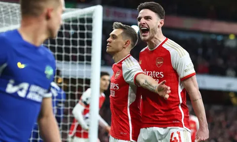 Ian Wright thích thú với sự tàn nhẫn của Arsenal