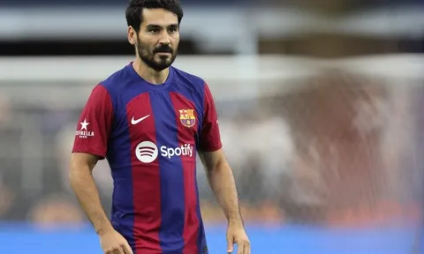 Pha bỏ lỡ khó tin của Ilkay Gundogan