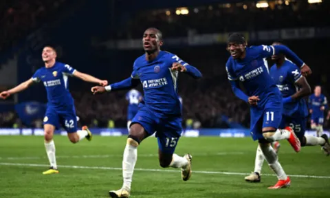 Gục ngã trước Chelsea, Tottenham xa dần top 4