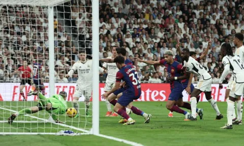 Xavi: "Thật xấu hổ khi không có công nghệ goal-line"