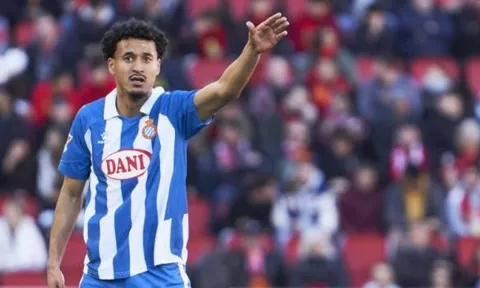 Omar El Hilali hai lần từ chối Barca giữ trung thành với Espanyol