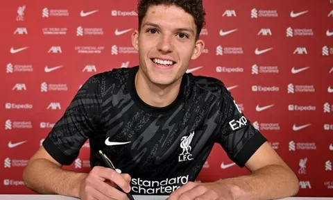 CHÍNH THỨC: Liverpool chiêu mộ Armin Pecsi