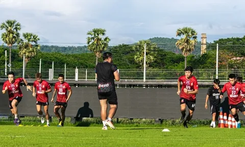 Tương lai mờ mịt của Nongbua Pitchaya: Nguy cơ giải thể vì án phạt FIFA hàng chục triệu baht