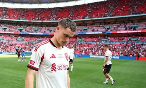 Wirtz, Ekitike buồn bã khi hụt danh hiệu đầu tiên cùng Liverpool
