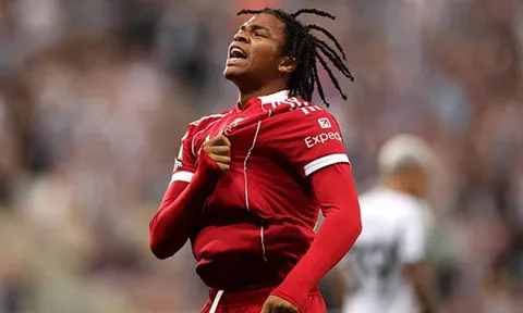 Chelsea tức giận, chặn tuyển trạch viên Liverpool vì Ngumoha