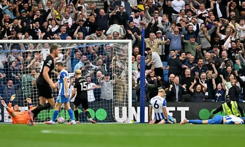 Van Hecke đốt lưới nhà, Tottenham giành 1 điểm nghẹt thở