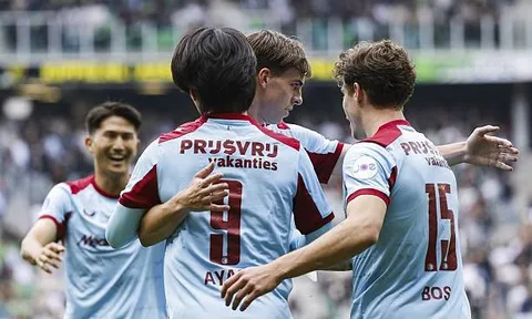 Van Persie thắng 6/7 trận bất bại với Feyenoord, dẫn đầu Eredivisie
