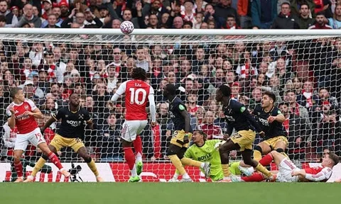 Eze bỏ lỡ cơ hội mười mươi khiến Arsenal tiếc nuối