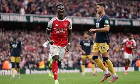 Arsenal hạ gục West Ham 2-0, tạm chiếm ngôi đầu Ngoại hạng Anh