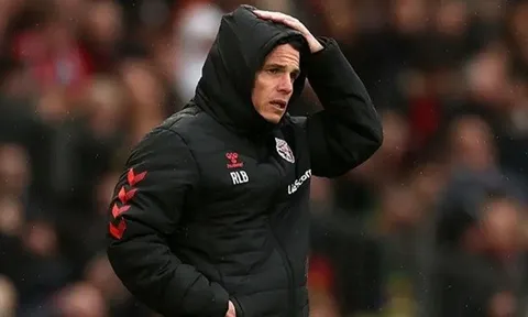 Regis Le Bris thất vọng, Sunderland lộ hạn chế trước Man Utd