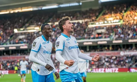 Thắng 4 trận liền, Marseille lên ngôi đầu Ligue 1
