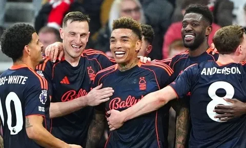 Hủy diệt Sunderland, Nottingham tạo cách biệt 8 điểm với Tottenham