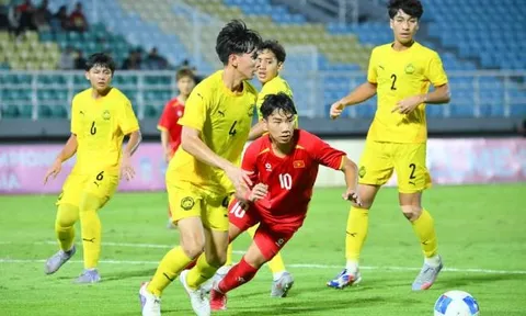 Báo chí và CĐV Malaysia tâm phục khẩu phục U17 Việt Nam