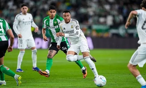CĐV vây xe buýt, chửi bới dàn sao Real sau trận hòa Betis