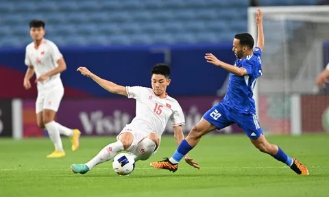 Quá đau đớn cho trò cưng của HLV Troussier