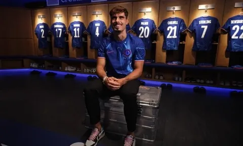 24h đầu tiên của Pedro Neto ở Chelsea