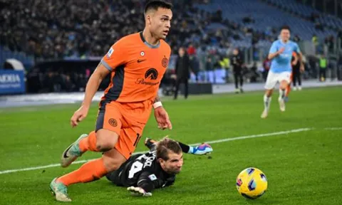 Roma thua sốc, lỡ cơ hội top 4; Inter bắt đầu tách tốp